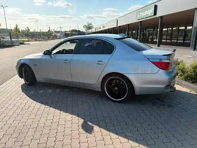Gebraucht BMW 525 192 PS (141 kW) 2005 Silber Limousine
