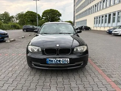 Gebraucht BMW 116 122 PS (89 kW) 2010 Schwarz Kleinwagen