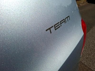 Gebraucht VW Golf VI Team 105 PS (77 kW) 2010 Blau Kleinwagen