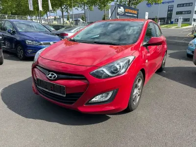 Gebraucht Hyundai i30 Classic 90 PS (66 kW) 2013 Rot Limousine