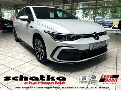 Gebraucht VW Golf VIII R-line 150 PS (110 kW) 2024 Weiß Kombi