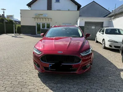 Gebraucht Ford Mondeo Vignale 241 PS (177 kW) 2016 Rot Limousine