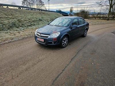 Silber Gebraucht 2009 Opel Astra Limousine | 1.500 € (Guter Preis)