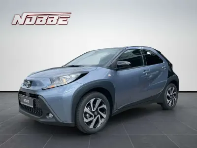 Neu Toyota Aygo X Team 72 PS (52 kW) 2026 Grau SUV