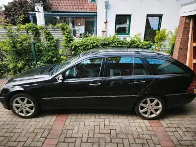 Gebraucht Mercedes C220 Elegance 150 PS (110 kW) 2006 Schwarz Kombi