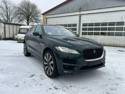 Begagnad Jaguar F-Pace Portfolio 300 HK (220 kW) 2016 Grön SUV