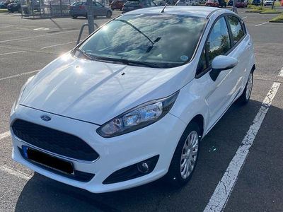 Gebraucht Ford Fiesta Trend 82 PS (60 kW) 2017 Weiß Limousine