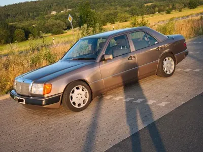 Gebraucht Mercedes E260 160 PS (117 kW) 1990 Braun Limousine
