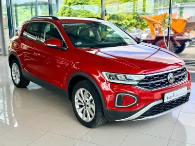 Gebraucht VW T-Roc Life 150 PS (110 kW) 2025 Rot SUV