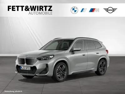 Neu BMW iX1 M Sport 150 kW (204 PS) 2026 Spacesilber metallic SUV