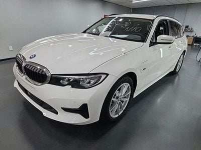Gebraucht BMW 330e Advantage 190 PS (139 kW) 2022 Weiß Kombi