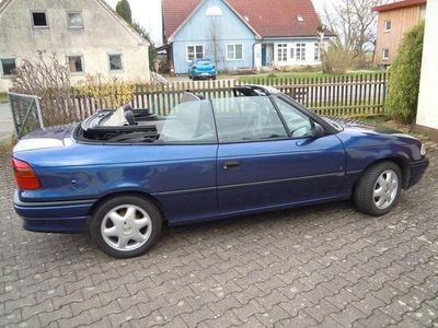 Second-hand Opel Astra Cabriolet 75 CP (55 kW) 1996 Albastru Cabrio