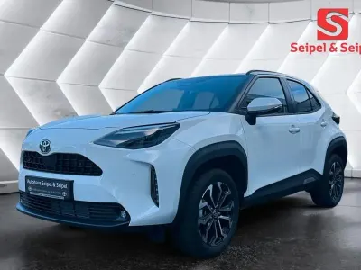Neu Toyota Yaris Cross Team 131 PS (96 kW) 2025 Weiß SUV