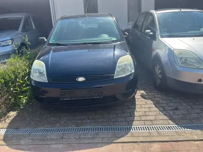 Gebraucht Ford Fiesta Ambiente 80 PS (58 kW) 2005 Blau Kleinwagen
