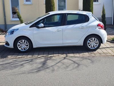 Gebraucht Peugeot 208 Urban Move 82 PS (60 kW) 2016 Weiß Kleinwagen