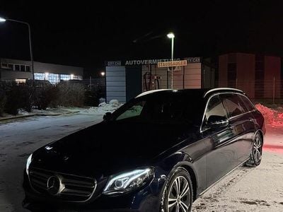Gebraucht Mercedes E220 Avantgarde 194 PS (142 kW) 2017 Blau Kombi