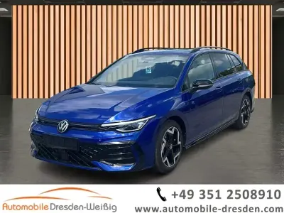 Gebraucht VW Golf VIII R-line 150 PS (110 kW) 2025 Lapiz blue metallic Kombi