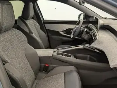 Gebraucht Peugeot 5008 Allure 136 PS (100 kW) 2025 Andere SUV