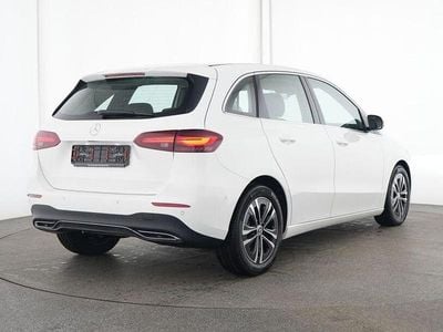 Gebraucht Mercedes B200 Progressive 163 PS (119 kW) 2025 Weiß Van / Kleinbus