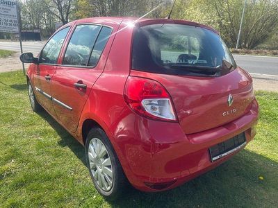Gebraucht Renault Clio IV Expression 75 PS (55 kW) 2012 Rot Kleinwagen