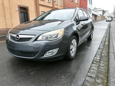 Gebraucht Opel Astra 125 PS (91 kW) 2012 Grau Kombi