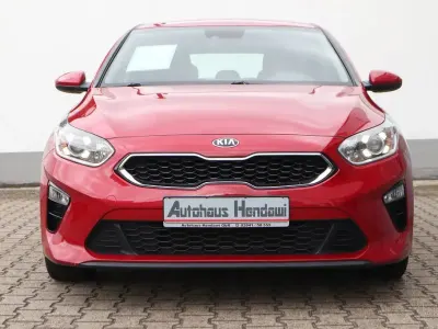 Gebraucht Kia Ceed Vision 99 PS (72 kW) 2018 Rot Kleinwagen