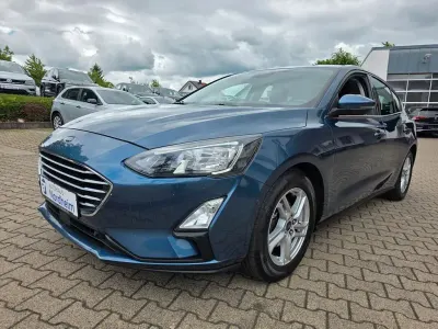 Gebraucht Ford Focus Cool & Connect 120 PS (88 kW) 2020 Chromablau metallic Limousine