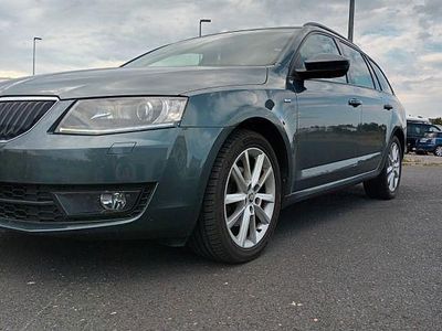 Usata Skoda Octavia Joy 150 CV (110 kW) 2017 Nero Station wagon
