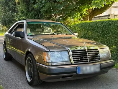Gebraucht Mercedes E230 132 PS (97 kW) 1987 Braun Coupé
