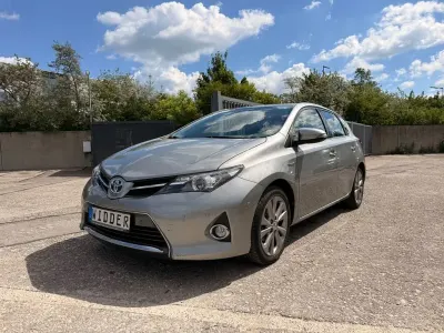 Gebraucht Toyota Auris Hybrid 99 PS (72 kW) 2013 Grau Limousine