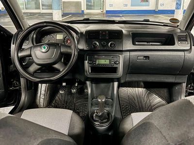 Second-hand Skoda Roomster 69 CP (50 kW) 2012 Negru Monovolum