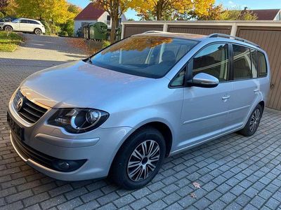 Silber Gebraucht 2010 VW Touran Trendline Van / Kleinbus | 8.888 € (Teuer)