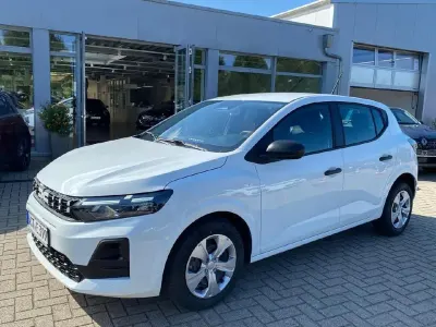 Gebraucht Dacia Sandero Essentiel 67 PS (49 kW) 2026 Weiß Limousine