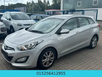 Gebraucht Hyundai i30 Style 128 PS (94 kW) 2012 Silber Kombi