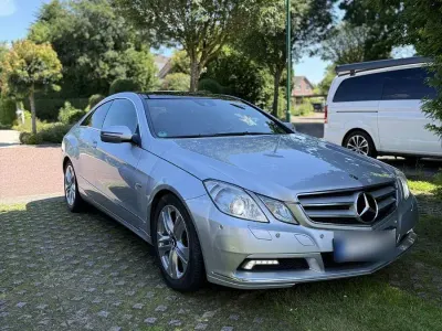 Gebraucht Mercedes E350 231 PS (169 kW) 2009 Silber Coupé