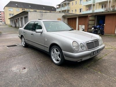 Mercedes E200