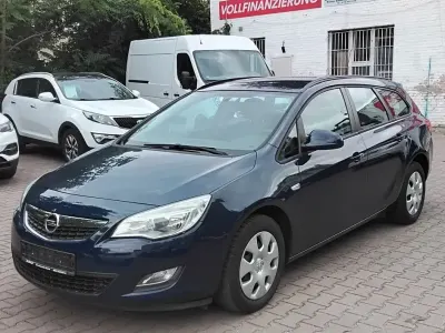 Gebraucht Opel Astra Selection 101 PS (74 kW) 2012 Blau Kombi