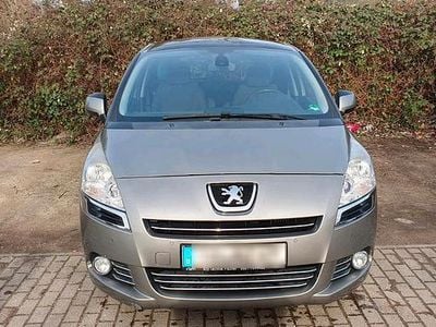 Beige Gebraucht 2012 Peugeot 5008 Limousine | 7.500 € (Teuer)