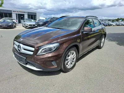 Gebraucht Mercedes GLA220 177 PS (130 kW) 2015 Braun SUV