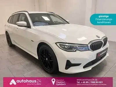 Gebraucht BMW 330e Advantage 252 PS (185 kW) 2022 Andere Limousine