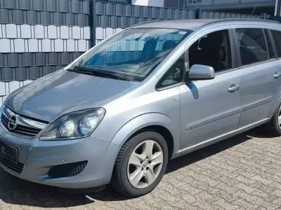 Gebraucht Opel Zafira Design Edition 110 PS (80 kW) 2011 Silber Van / Kleinbus