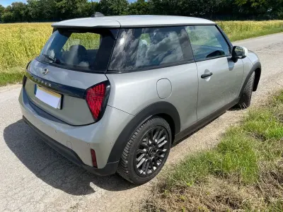 Gebraucht Mini Cooper Classic 156 PS (114 kW) 2024 Silber Kleinwagen