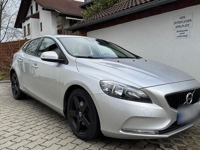 Gebraucht Volvo V40 122 PS (89 kW) 2016 Silber Limousine