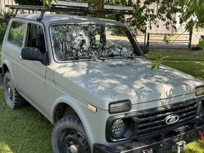 Gebraucht Lada niva 83 PS (61 kW) 2013 Grau SUV