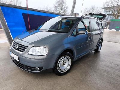 Grau Gebraucht 2005 VW Touran Van / Kleinbus | 2.990 € (Fairer Preis)