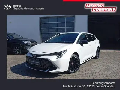 Gebraucht Toyota Corolla Basis 184 PS (135 kW) 2022 Platinumweiss perleffekt Kombi