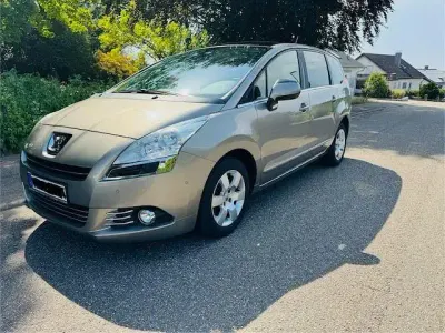 Gebraucht Peugeot 5008 Business-Line 111 PS (81 kW) 2012 Silber Van / Kleinbus