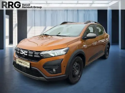 Używany Dacia Sandero Expression 101 KM (74 kW) 2023 Pomarańczowy Sedan/Limuzyna