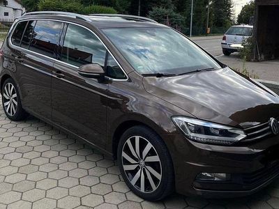 Gebraucht VW Touran Highline 150 PS (110 kW) 2016 Braun Van / Kleinbus