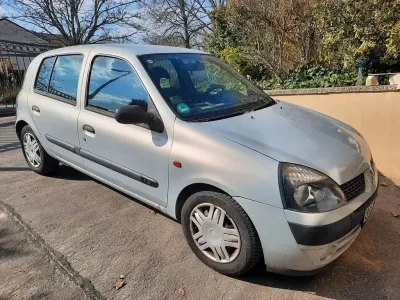 Gebraucht Renault Clio Authentique 58 PS (42 kW) 2002 Silber Limousine